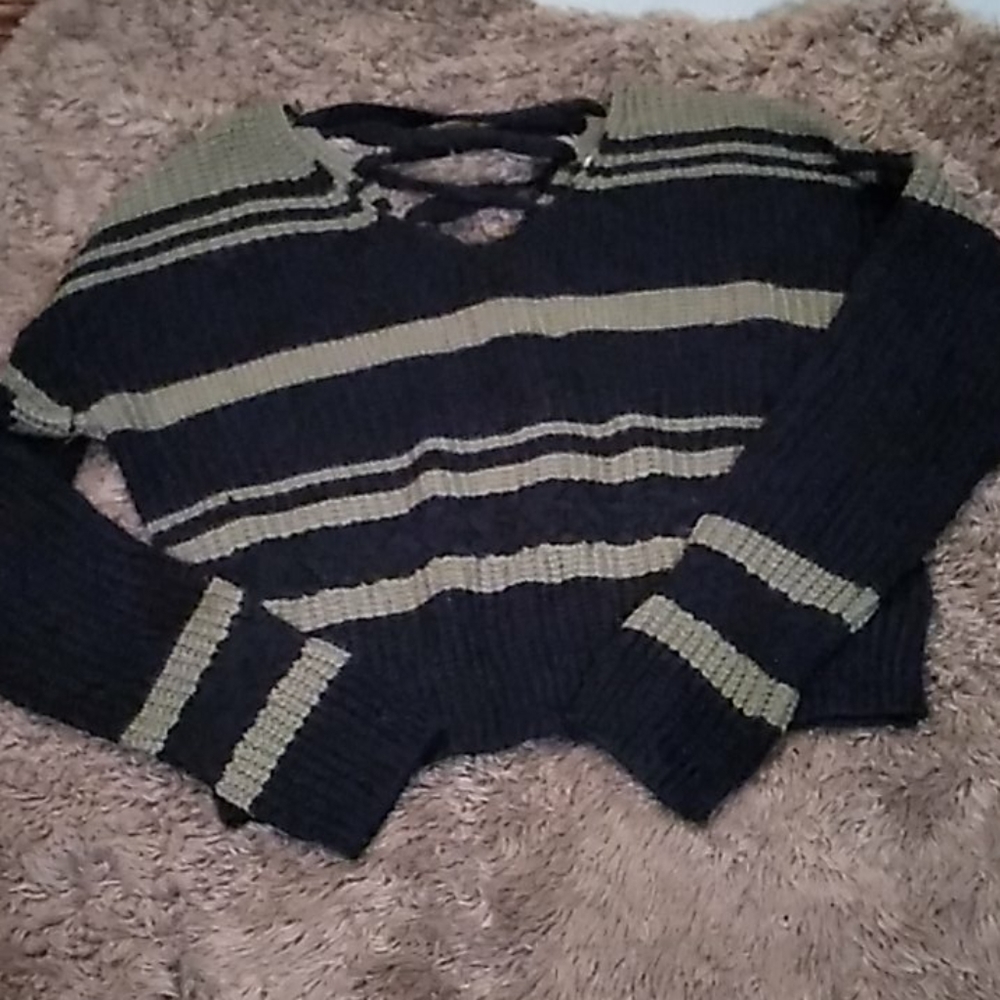 Black and Olive cropped open back sweater